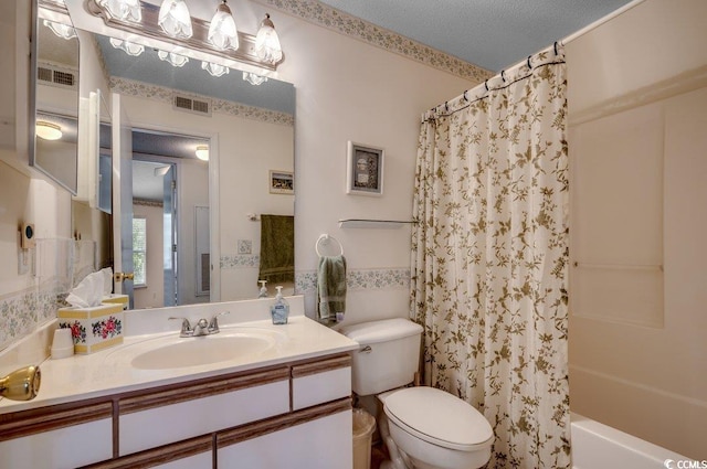 8545 Hopkins Cir Unit G, Myrtle Beach, SC 29575 - full bath featuring toilet, visible vents, shower / tub combo with curtain, and vanity