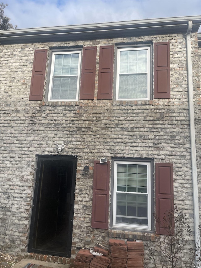 townhome / multi-family property featuring stone siding