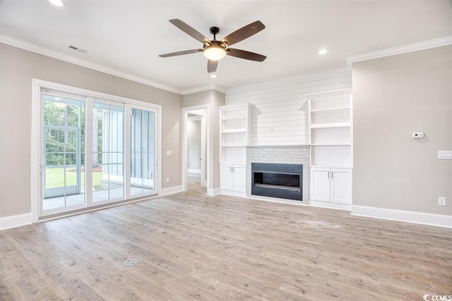 unfurnished living room featuring a ceiling fan, visible vents, crown molding, baseboards, and light wood-style floors