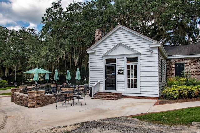 view of front facade featuring a patio