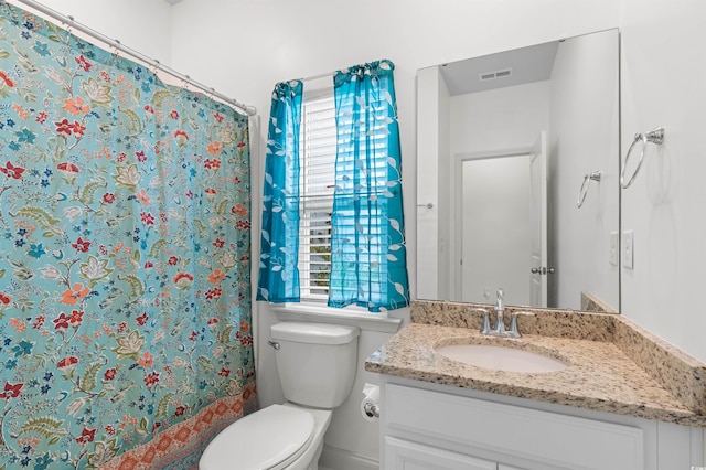 bathroom with a shower with curtain, visible vents, vanity, and toilet