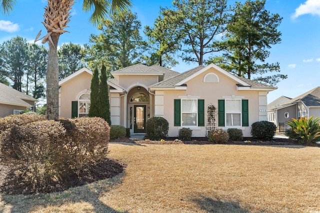 single story home featuring a front yard