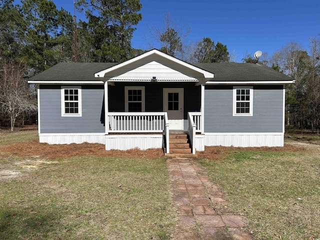 manufactured / mobile home featuring covered porch and a front yard