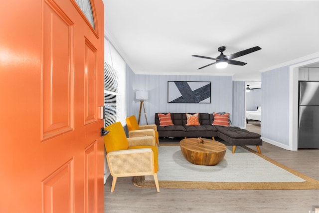 living room featuring crown molding, hardwood / wood-style floors, and ceiling fan