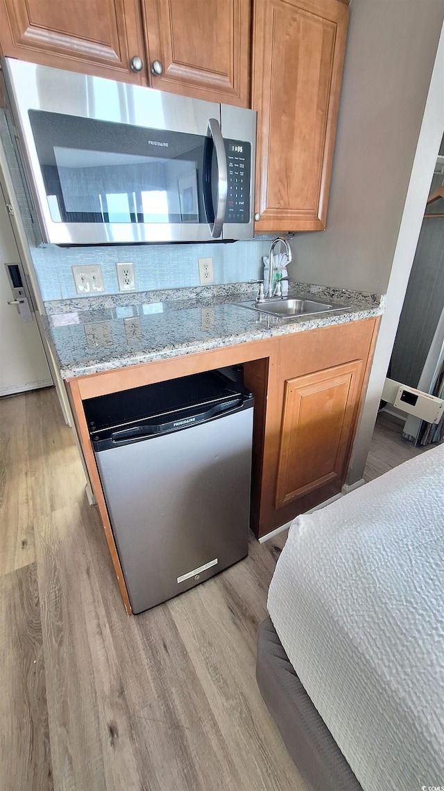 2700 N Ocean Blvd Unit 1854, Myrtle Beach, SC 29577 - kitchen featuring stainless steel microwave, a sink, light wood-style floors, and refrigerator