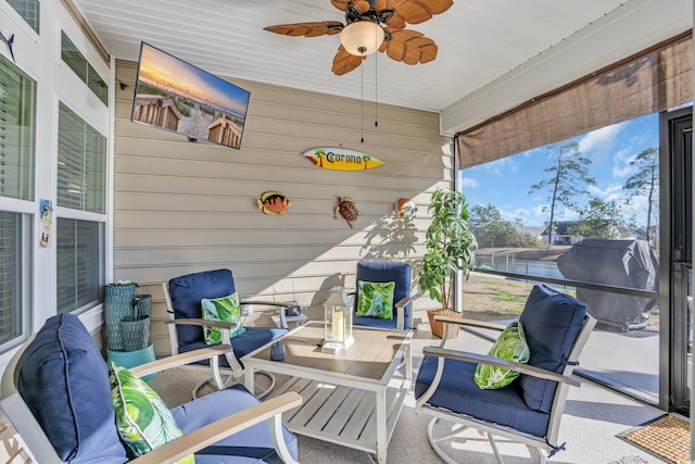 sunroom featuring a ceiling fan