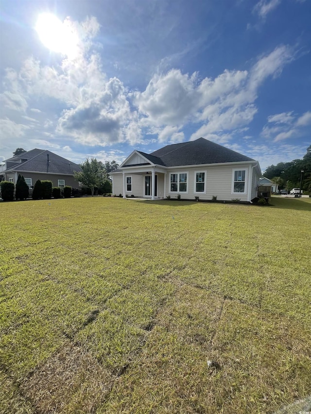 view of front facade with a front yard
