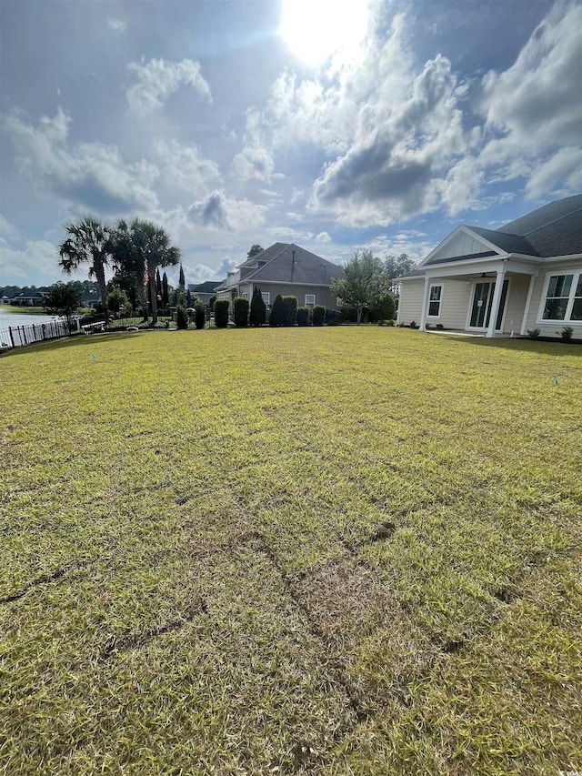 view of green lawn