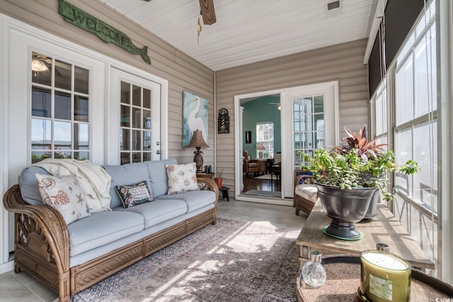 sunroom featuring ceiling fan