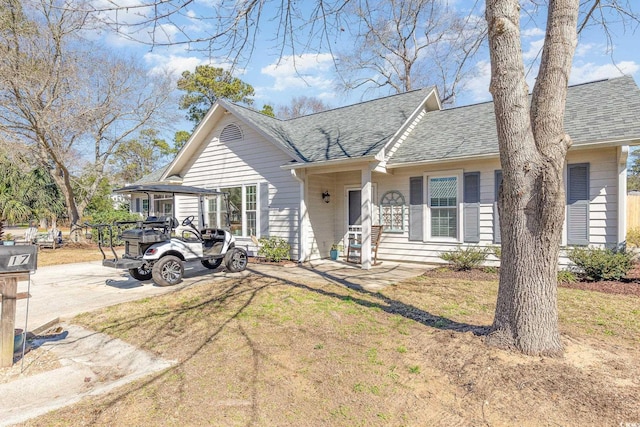 17 Racquet Club Dr, Pawleys Island, SC 29585 - ranch-style house featuring a shingled roof and a front yard