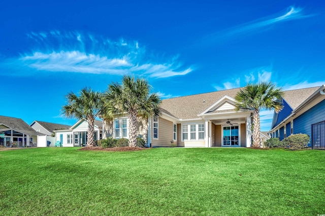 single story home featuring ceiling fan and a front yard