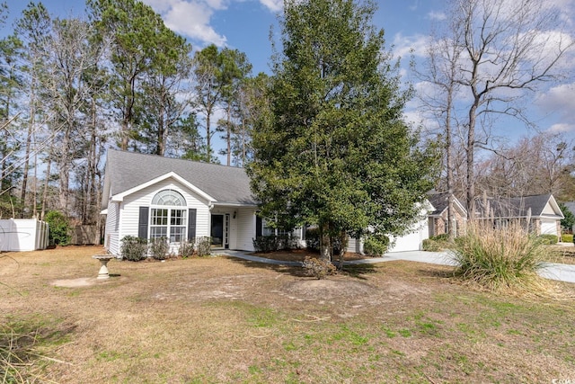 view of front of house featuring a front lawn and a garage