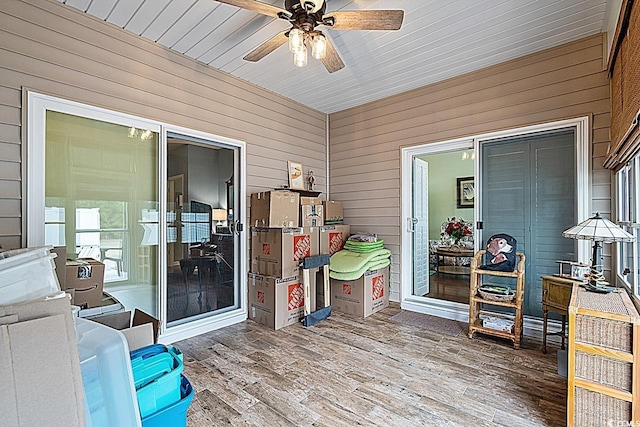 sunroom / solarium with ceiling fan