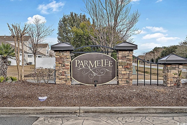 community / neighborhood sign featuring fence