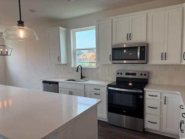 1001 Cavaletti Ct, Myrtle Beach, SC 29588 - kitchen featuring appliances with stainless steel finishes, a sink, light countertops, and dark wood-style floors