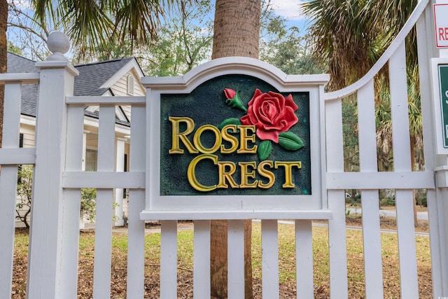 view of community / neighborhood sign