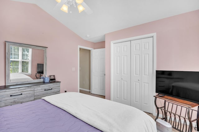 bedroom featuring a ceiling fan, lofted ceiling, and a closet