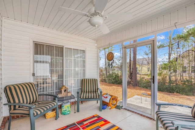 sunroom / solarium featuring a ceiling fan