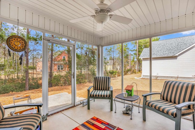 sunroom / solarium featuring ceiling fan