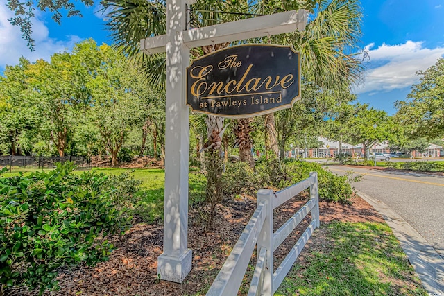 community sign featuring fence