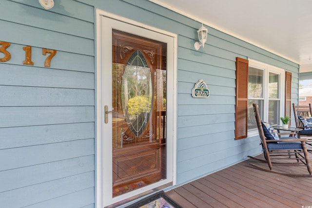 property entrance featuring a porch