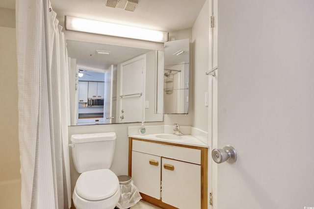 full bathroom with toilet, curtained shower, visible vents, and vanity