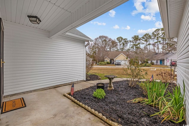 view of yard with a patio area