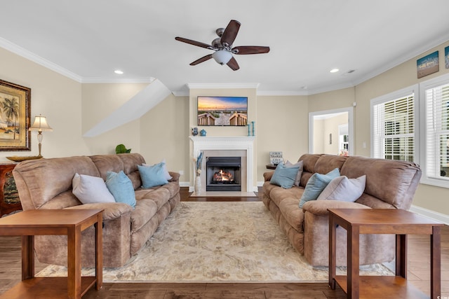 living area featuring ornamental molding, light wood-type flooring, recessed lighting, and baseboards