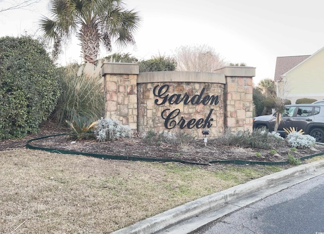 view of community / neighborhood sign