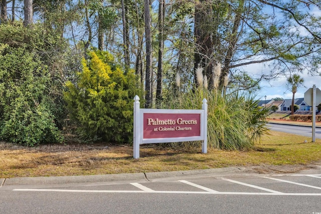 view of community / neighborhood sign