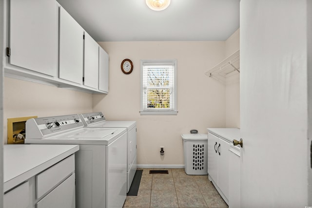 laundry room with light tile patterned floors, visible vents, baseboards, independent washer and dryer, and cabinet space