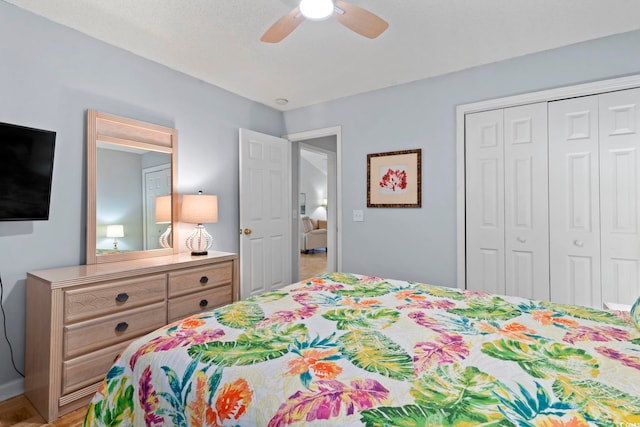 bedroom featuring ceiling fan and a closet