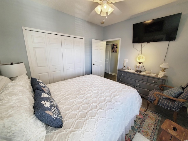 bedroom featuring ceiling fan and a closet