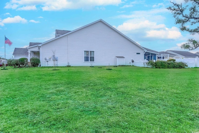 view of side of property featuring a lawn