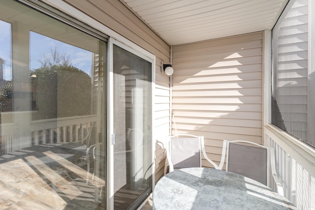 balcony with outdoor dining space