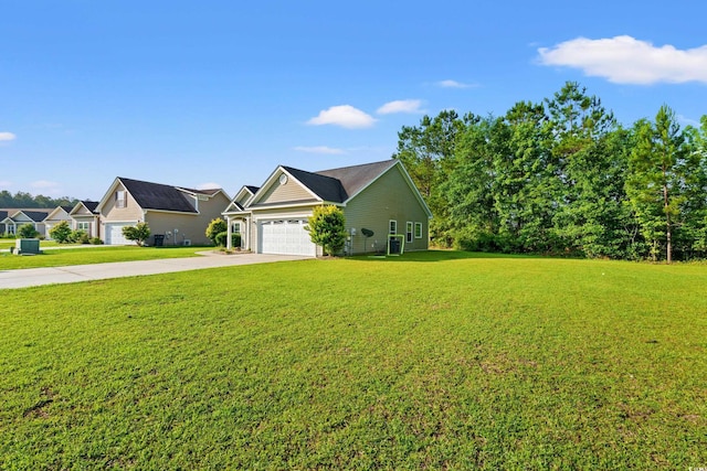 view of front facade featuring driveway, an attached garage, and a front yard