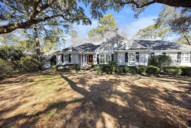 view of front of house with a front lawn