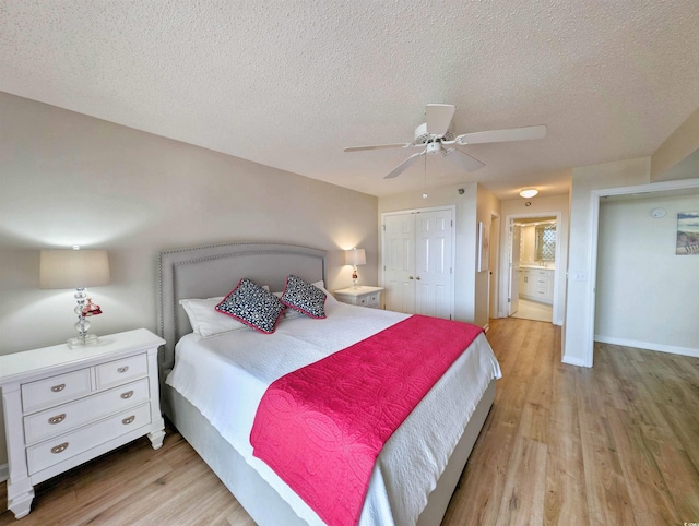 bedroom featuring light wood finished floors, baseboards, ceiling fan, a textured ceiling, and a closet