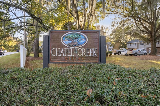 view of community / neighborhood sign