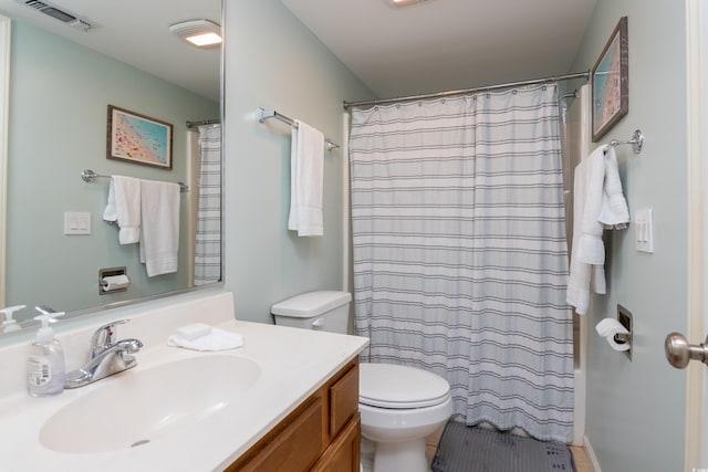 bathroom featuring toilet, visible vents, curtained shower, and vanity