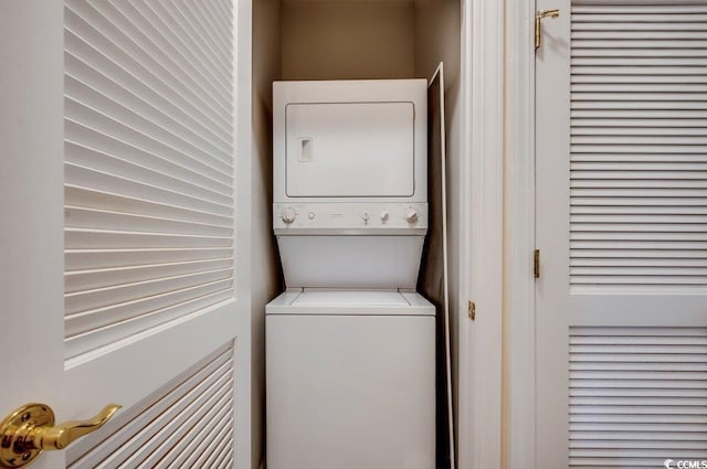 5750 Oyster Catcher Dr Unit 522, North Myrtle Beach, SC 29582 - washroom with estacked washer and dryer
