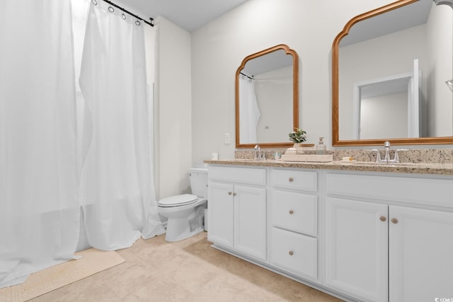 full bathroom featuring double vanity, curtained shower, toilet, and a sink