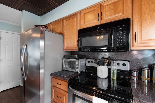 kitchen with stainless steel appliances, wood finished floors, ornamental molding, and decorative backsplash