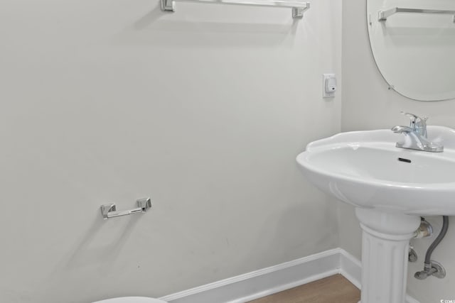 bathroom featuring a sink and baseboards