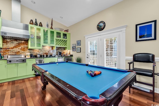 playroom with lofted ceiling, dark wood-style floors, wet bar, and a sink