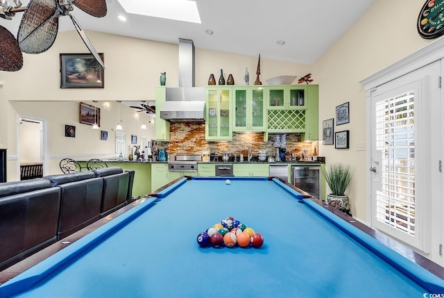 game room with recessed lighting, a ceiling fan, vaulted ceiling, wet bar, and beverage cooler