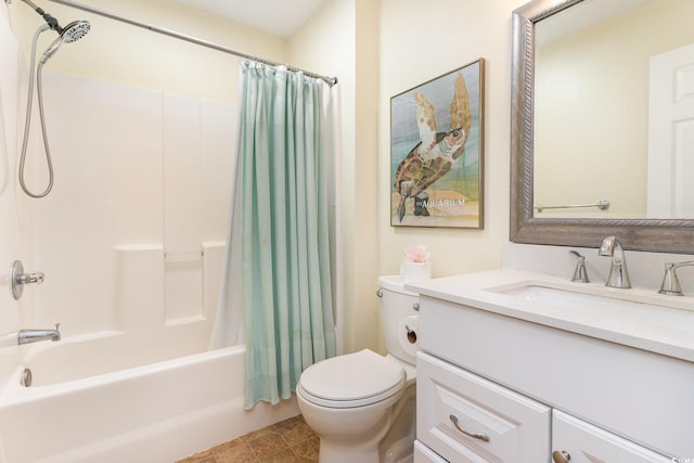 full bathroom featuring shower / bath combo with shower curtain, vanity, and toilet