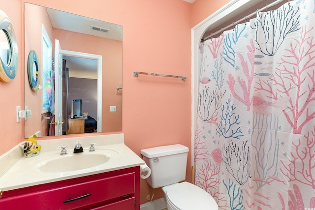 bathroom featuring toilet, visible vents, a shower with shower curtain, and vanity