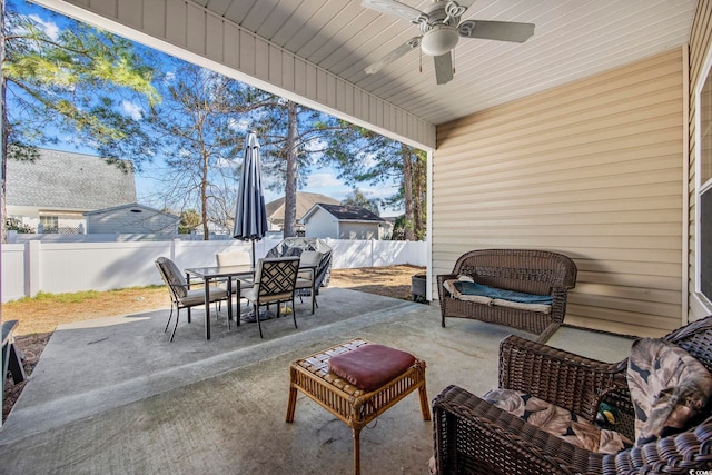 view of patio with ceiling fan, a fenced backyard, and outdoor dining space