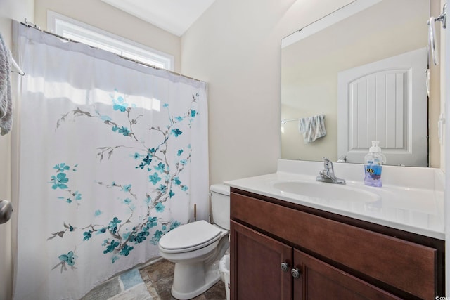 bathroom with a shower with curtain, vanity, and toilet